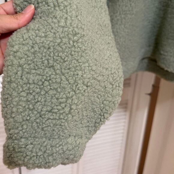 Cozy Green Sherpa Hoodie - Picture 4 of 5